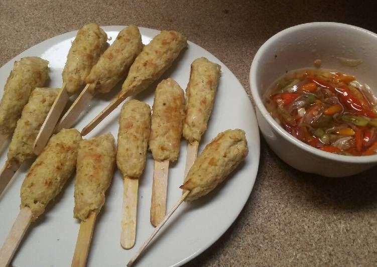 Sate lilit ayam dan sambal matah