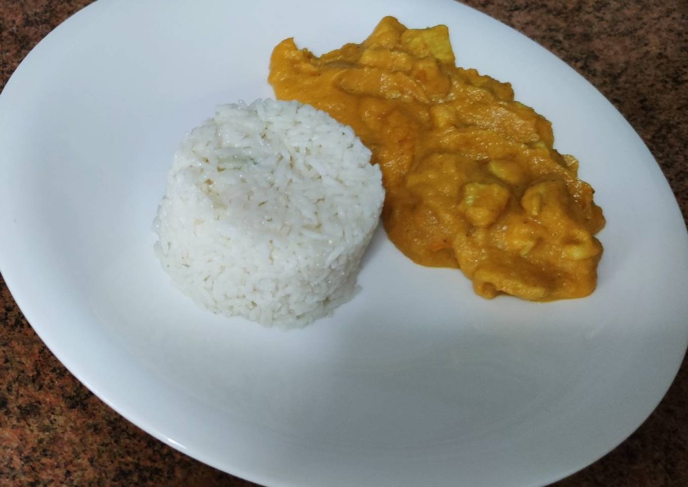 Pollo con curry y arroz Basmati