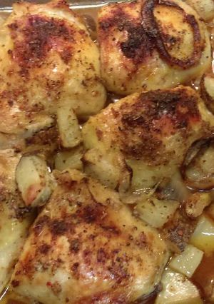 A picture of Baked thighs with potatoes.
