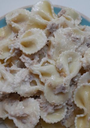 Una foto de Fideos con crema y atún. ✨️🐟✨️