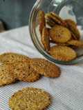Galletitas crackers integrales, de queso