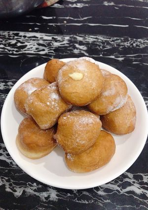 Hình của món Bánh donut kem custard.