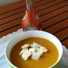 Una foto de Sopa de calabaza, papa y zanahoria