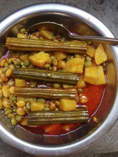 સરગવા નું મિક્સ શાક (Drumstick Mix Shak Recipe in Gujarati) રેસીપી મુખ્ય ફોટો