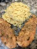 Pollo en Salsa Tahini con Arroz Amarillo