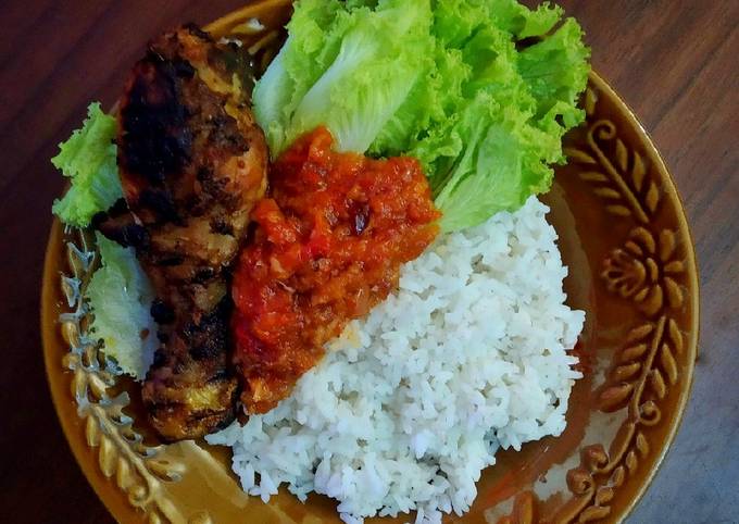 Ayam Bakar Bumbu Rujak + Sambal Terasi - cookandrecipe.com