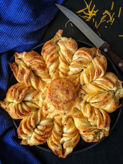 A picture of Herb and Cheese Star Bread.