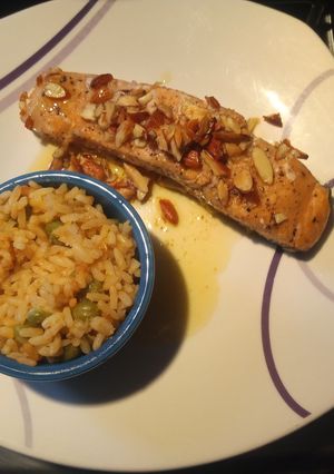 Una foto de Salmón al horno con Almendras