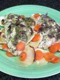 Pescado blanco en el horno con guarnición de chirivía y zanahorias