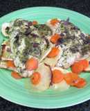 Pescado blanco en el horno con guarnición de chirivía y zanahorias