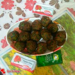 A picture of Spinach bread balls.