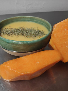 Una foto de Crema de patata y calabaza con toque de orégano