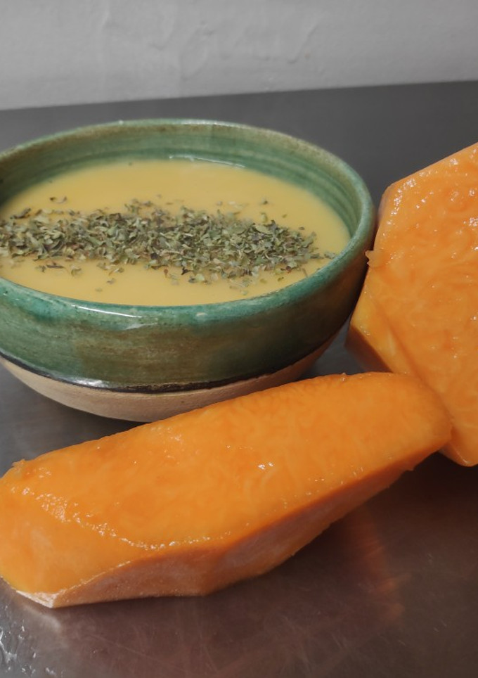 Una foto de Crema de patata y calabaza con toque de orégano