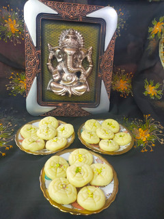 મલાઈ પેંડા (Malai Penda Recipe In Gujarati) રેસીપી મુખ્ય ફોટો