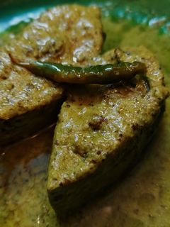 ইলিশ সরষে (Ilish sorshe recipe in Bengali) রেসিপির প্রধান ছবি