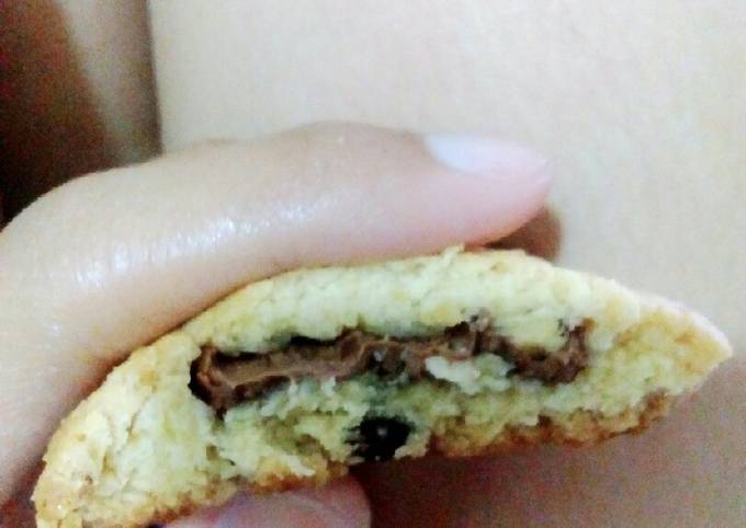 Choco Chips Oats Cookies with Chocolate Filling