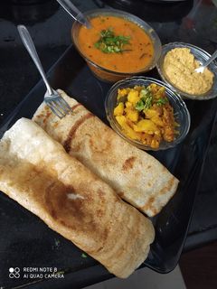 રવા ઢોંસા (Rava Dosa Recipe In Gujarati) રેસીપી મુખ્ય ફોટો