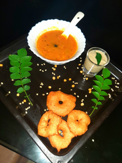 મેંદુ વડા (Medu Vada Recipe In Gujarati) રેસીપી મુખ્ય ફોટો