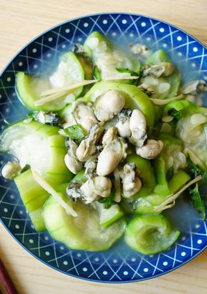 家常絲瓜料理~塔香鮮蚵絲瓜!(影音) 的食譜成品照片
