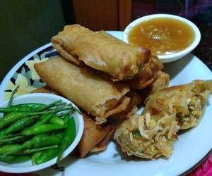 Siap Saji Lumpia Semarang Nikmat Lezat