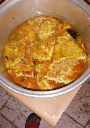 A picture of Egg Omlate with Tomato Curry.