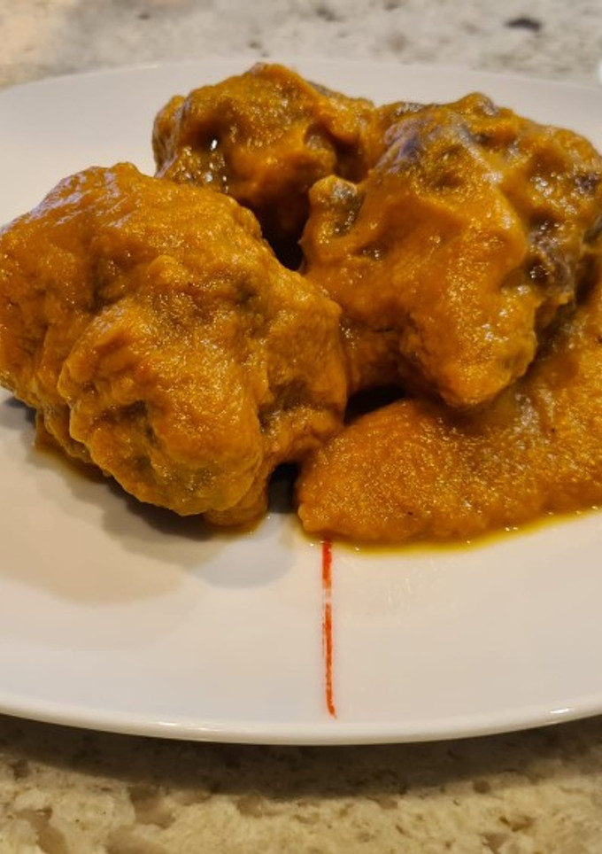 Una foto de Rabo de ternera en salsa de chirivías, pimientos y zanahorias