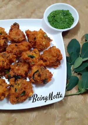 A picture of Channa Dal Drumstick leaves Pakora.