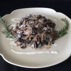 Garlic Creamed Mushrooms A picture of Garlic Creamed Mushrooms.