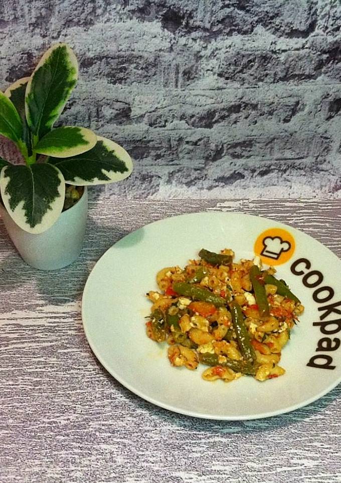 Салат з макаронами
