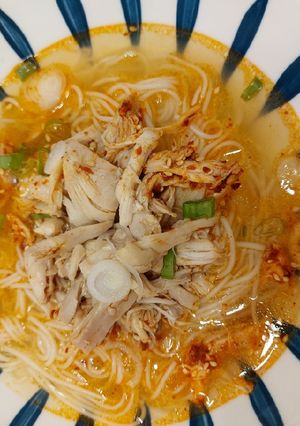 Koreai tésztás csirkeleves recept fotója