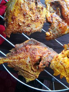 পমফ্রেট ফিস ফ্রাই (pomfret fish fry recipe in Bengali) রেসিপির প্রধান ছবি
