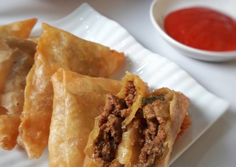 Samosa Kari Daging Kulit Lumpia