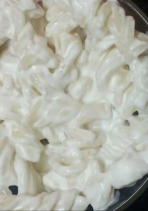 A picture of White sauce pasta.