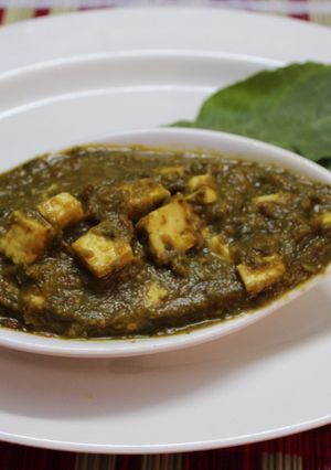 A picture of Palak Paneer Masala/Spinach Paneer Curry.