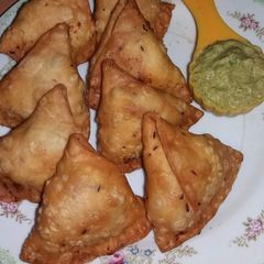 A picture of Chatpata Samosas.