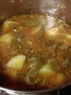 Una foto de Estofado de patatas y pimiento verde