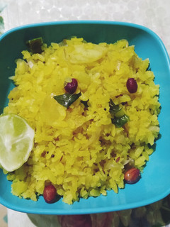 कांदा पोहे (kande pohe recipe in marathi) रेसिपी चे मुख्य फोटो