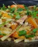 Nui xào thịt băm xúc xích