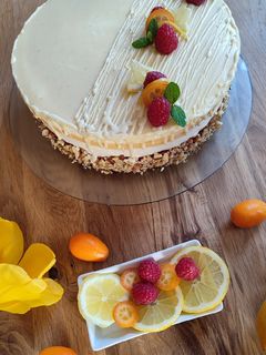 Citromos torta lemon curd-al, fehércsoki mousse-al gluténmentesen recept fotója