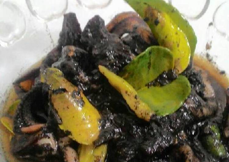 Cara Gampang mengolah Cumi-Cumi Bumbu Hitam Pedes yang simpel