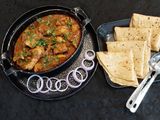 झणझणीत चिकन ग्रेव्ही मसाला (Chicken Gravy Masala Recipe In Marathi)