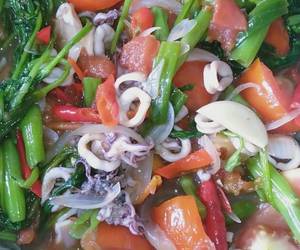 Resep Populer Tumis kangkung cumi saus tiram Enak dan Sehat