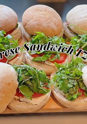 A picture of 🥪🍔Caprese Sandwich🍔🥪.