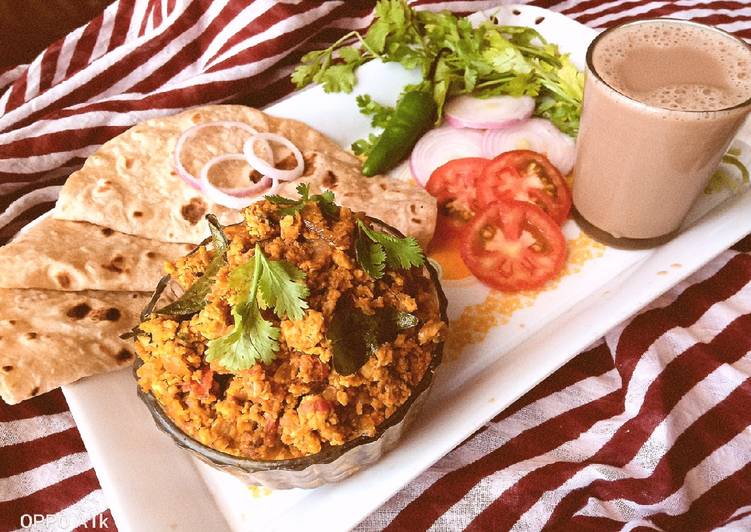 South Indian street style Egg bhurji made with chicken gravy