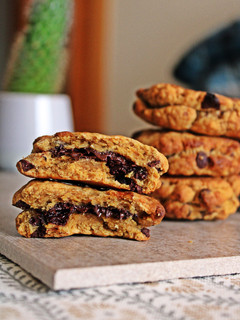 Una foto de Cookies veganas con centro de chocolate