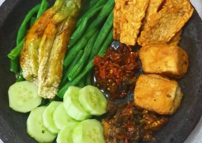 Cara Gampang Menyiapkan Penyetan sederhana yang Bisa Manjain Lidah