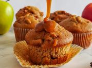 Une photo de muffins à la cannelle