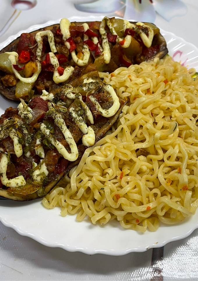 Баклажани, запечені з овочами