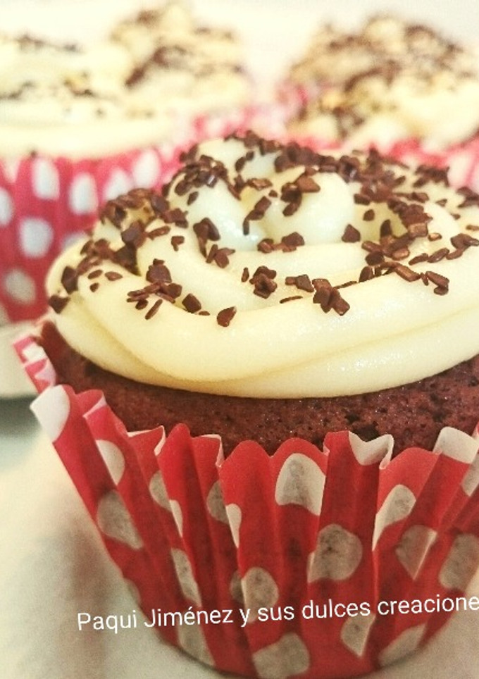 Una foto de Cupcakes de chocolate y vainilla