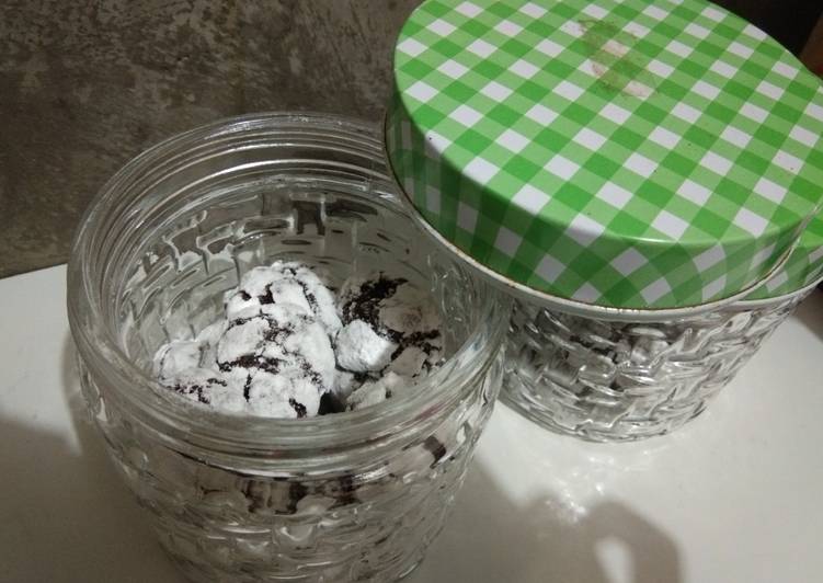 step by step Memasak Chocolate crinkle cookies Jadi, Enak Banget